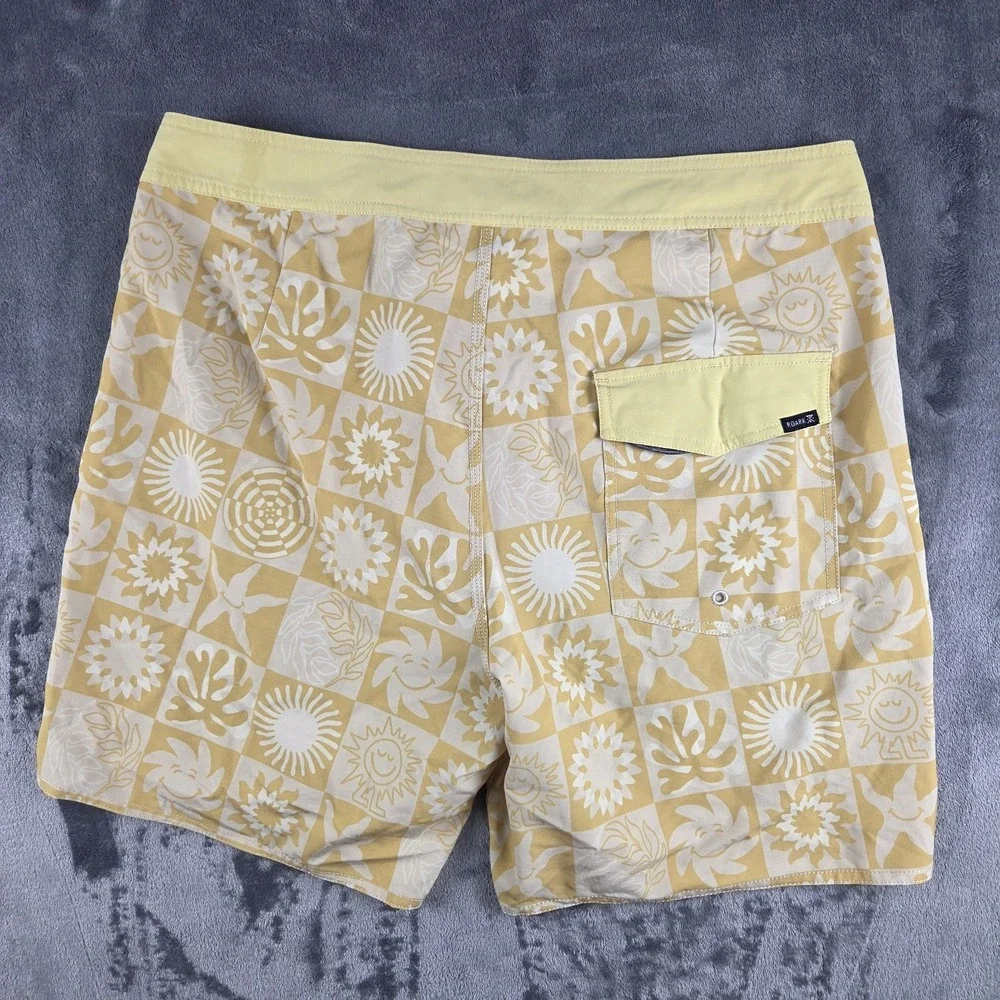 Roark Passage Series Mosaic Sunbeam Board Swim Shorts Mens size 33 Swimwear